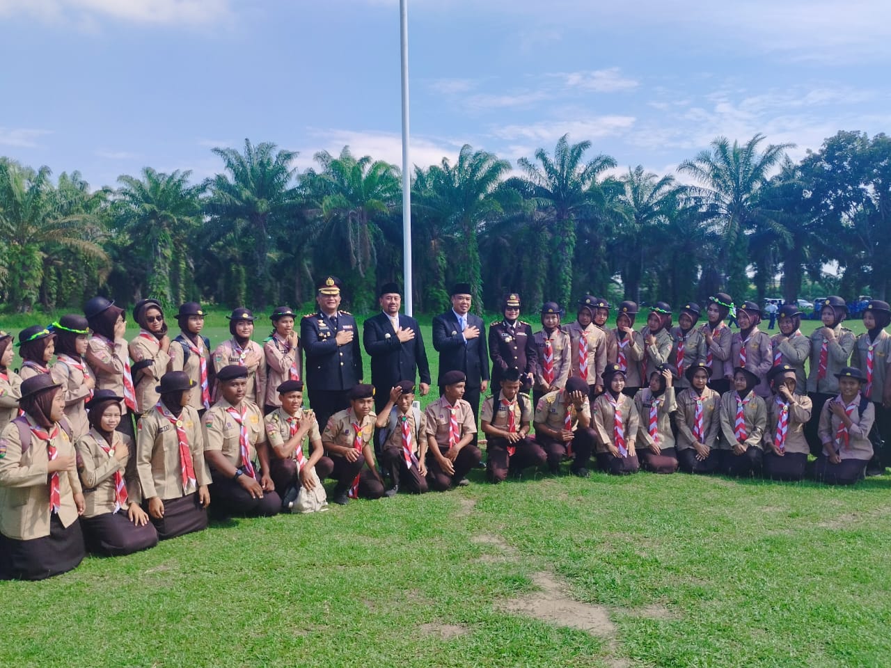 Batu Bara Semarakkan Peringatan Hari Sumpah Pemuda ke-97 dengan Upacara dan Bantuan RTLH