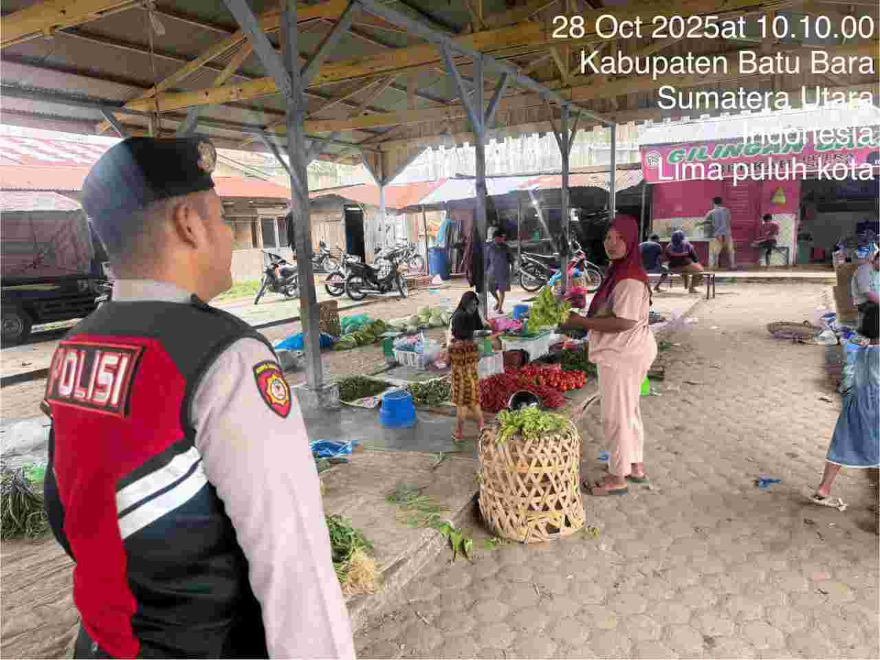 Sat Samapta Polres Batu Bara Gencar Cooling System, Sampaikan Pesan Kamtibmas di Pasar Lima Puluh