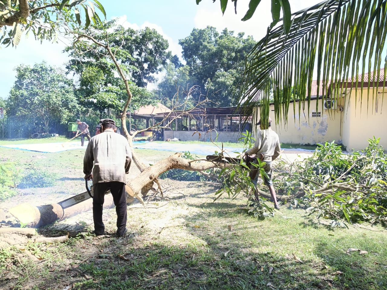 Polsek Indrapura Bersihkan Lahan, Siapkan Pembangunan Dapur SPPG Polres Batu Bara