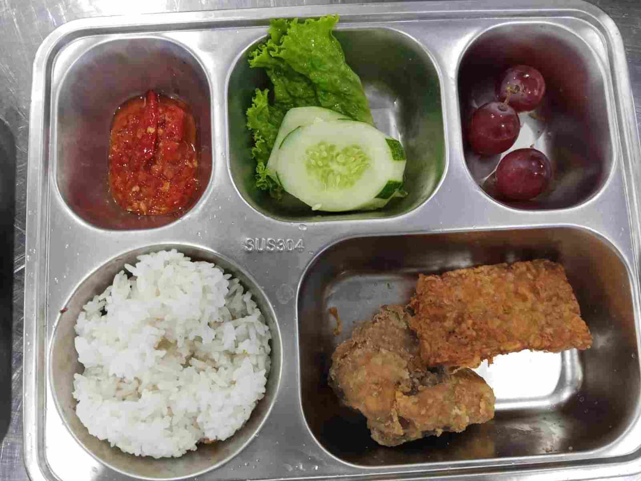 Polres Batu Bara Pastikan Program Makan Bergizi Gratis Berjalan Sesuai Standar, Kapolres Tinjau Langsung ke Sekolah