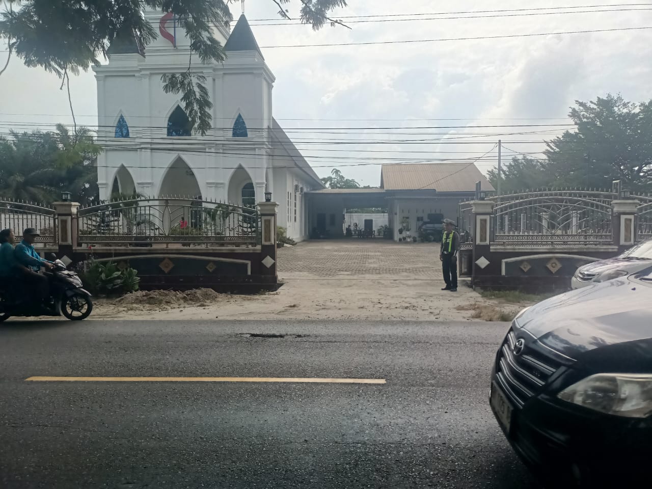 Sat Lantas Polres Batu Bara Jamin Keamanan Ibadah Minggu di Gereja-Gereja