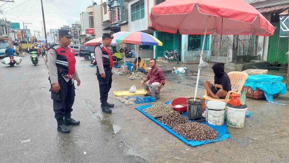 Jaga Kamtibmas, Polsek Labuhan Ruku Aktif Sambangi Warga, Sampaikan Himbauan dan Edukasi Pencegahan Kejahatan