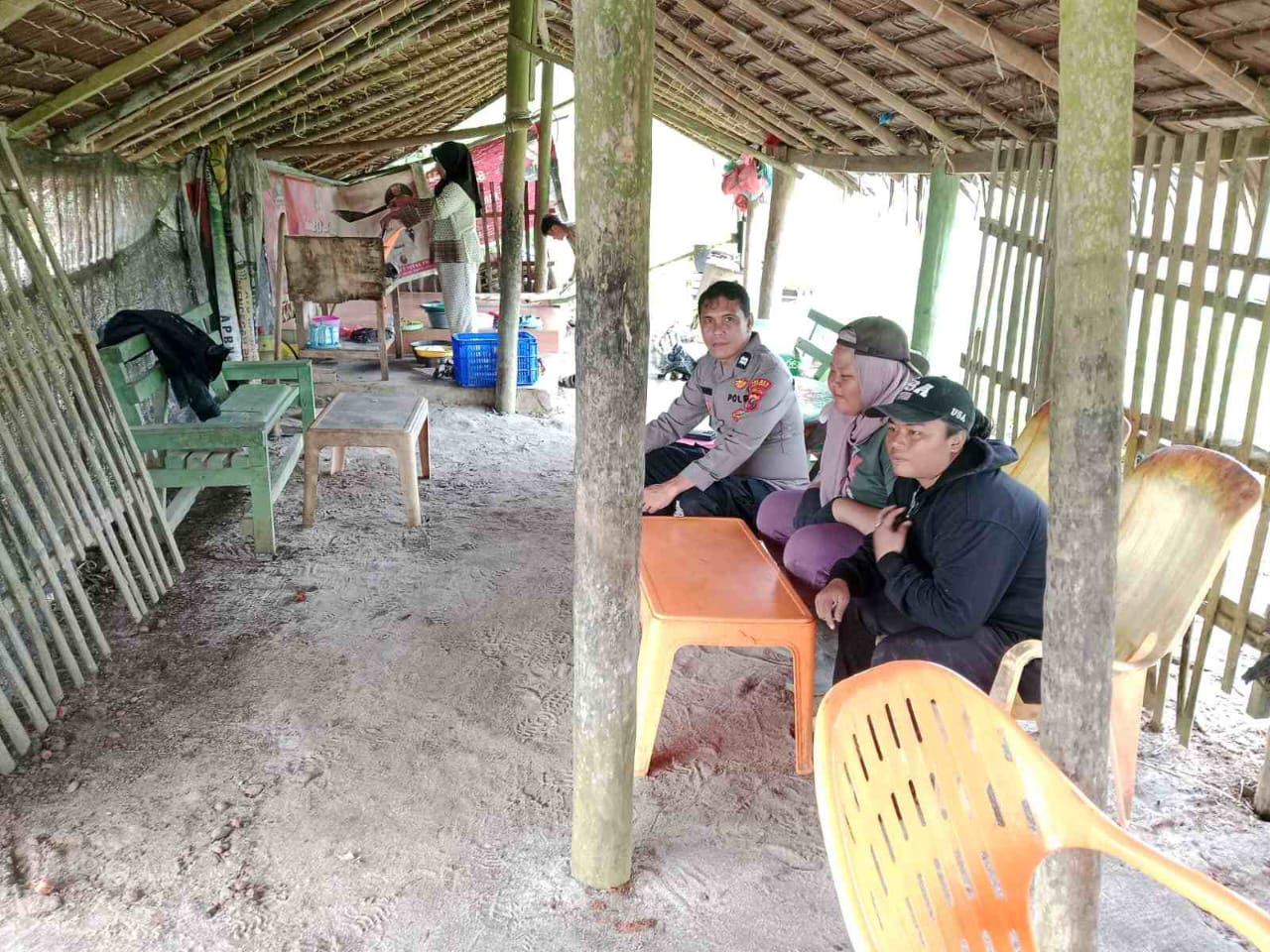 Sat Binmas Polres Batu Bara Gelar Sambang dan Cooling System, Wujudkan Harkamtibmas Kondusif di Desa Sumber Rejo