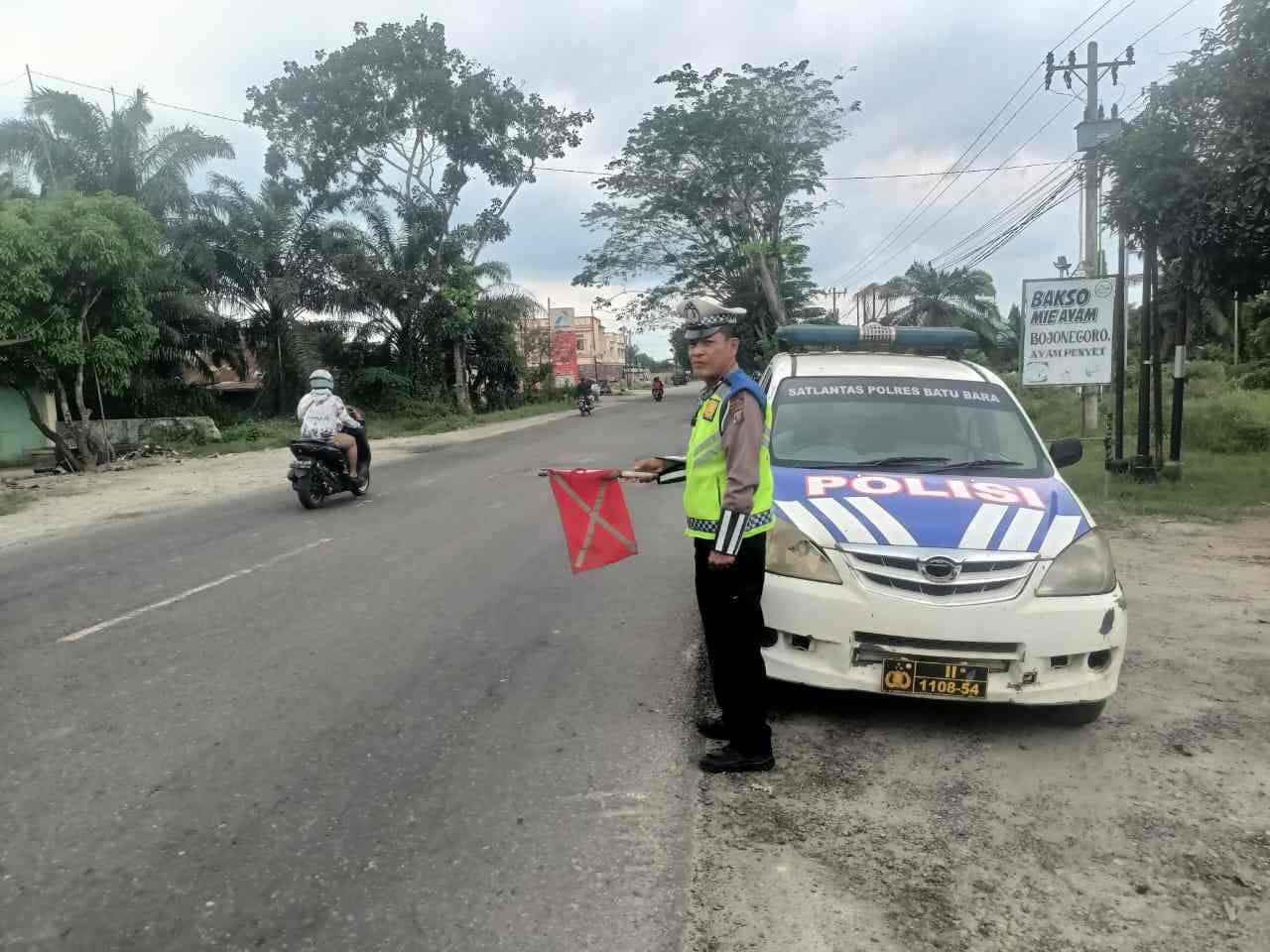 Sat Lantas Polres Batu Bara Rutin Gelar Patroli “Kibas Bendera” Sore Hari, Pantau Lalu Lintas dan Cegah Pelanggaran