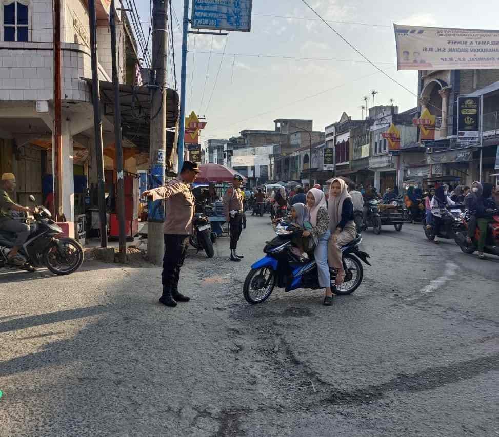 Polsek Labuhan Ruku Optimalkan Pengamanan “Strong Point” Pagi Hari, Lancarkan Arus Lalu Lintas dan Jaga Kamtibmas