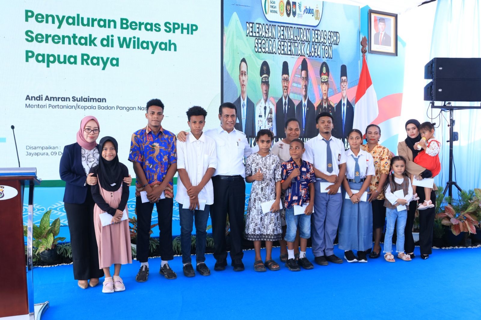 Polri Serahkan Bantuan Pendidikan bagi 10 Anak Korban KKB di Papua