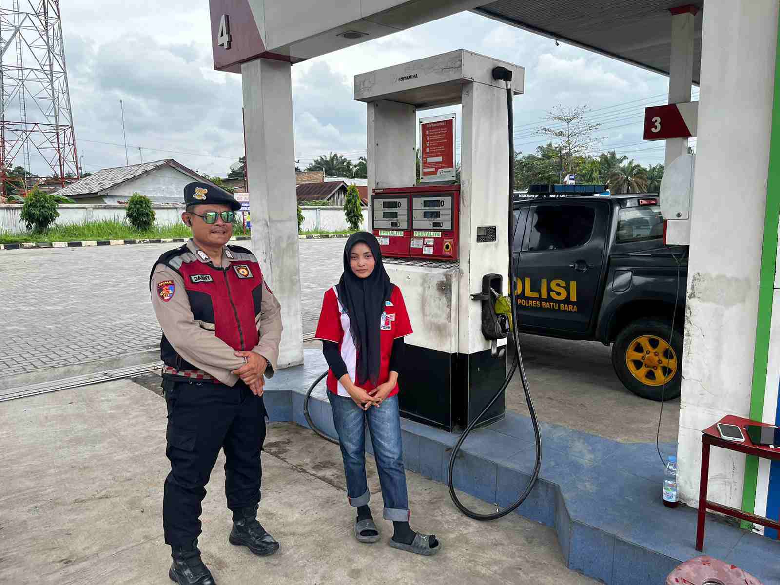 Sat Samapta Polres Batu Bara Patroli SPBU, Antisipasi Kemacetan Akibat Antrean BBM