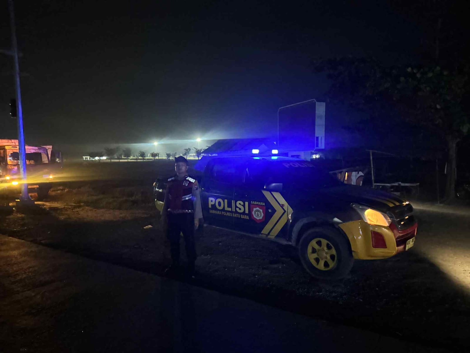 Polres Batu Bara Tingkatkan Patroli “Blue Light”, Jaga Keamanan di Stasiun Kereta Api Lima Puluh