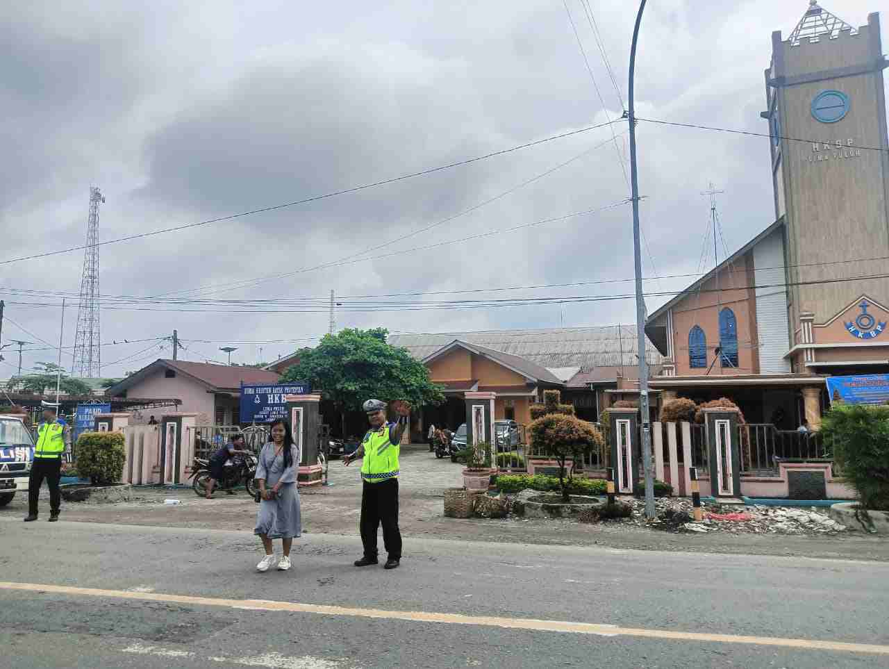 Sat Lantas Polres Batu Bara Gelar Patroli dan Pengamanan Ibadah Minggu di Sejumlah Gereja