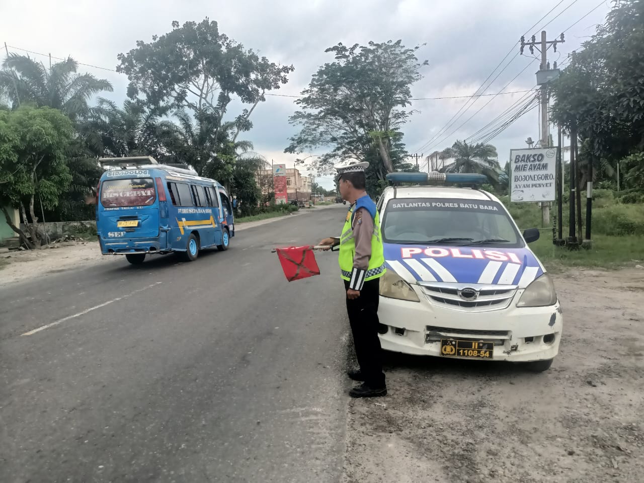Sat Lantas Polres Batu Bara Gelar Patroli “Kibas Bendera”, Rekam Situasi Lalu Lintas Sore Hari