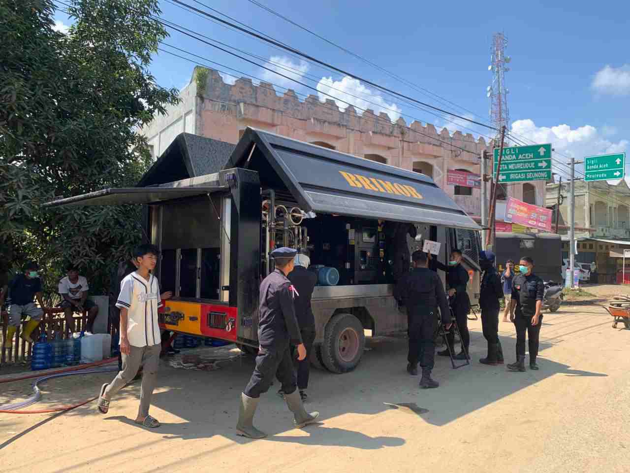 Brimob Polri Kerahkan 13 Randurlap dan 8 Water Treatment, Perkuat Pelayanan Pascabencana di Aceh, Sumut, dan Sumbar