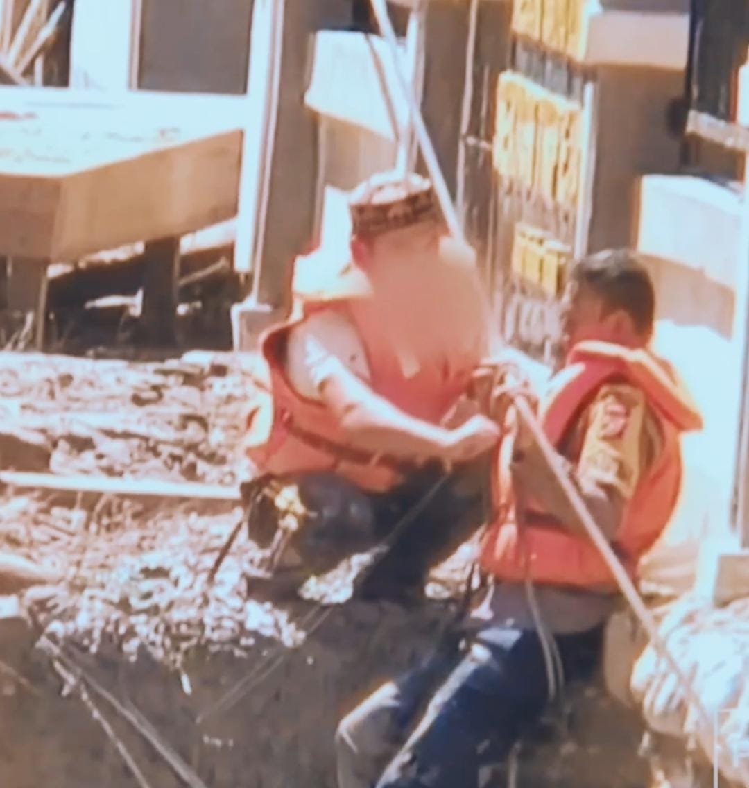 Polri Evakuasi Warga di Arus deras, Meski Nyawa Taruhannya