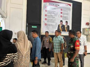 Pastikan Layanan Prima di Tahun Baru, Kalapas Labuhan Ruku Pantau Langsung Kunjungan Warga Binaan