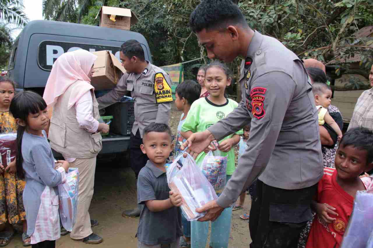 Kapolda Aceh Ulurkan Tangan, Kirim Bantuan Perlengkapan Sekolah untuk Anak-anak Terdampak Banjir
