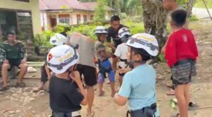 Pulihkan Trauma Anak-anak Korban Bencana, Brimob Polri Gelar Trauma Healing di Agam