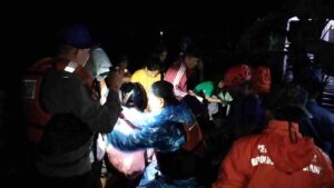 Tim SAR Polri Evakuasi 250 Warga Akibat Banjir Susulan di Padang Pariaman