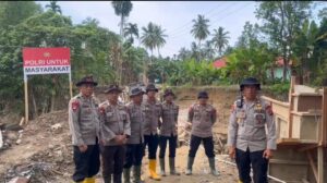 Brimob Polri Bangun Jembatan Darurat, Pulihkan Akses Dua Nagari di Padang Pariaman