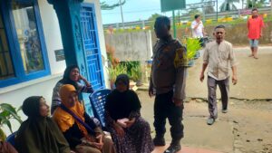 Bhabinkamtibmas Polsek Medang Deras Sambangi Desa, Sosialisasi Antisipasi Kejahatan Jalanan dan Geng Motor