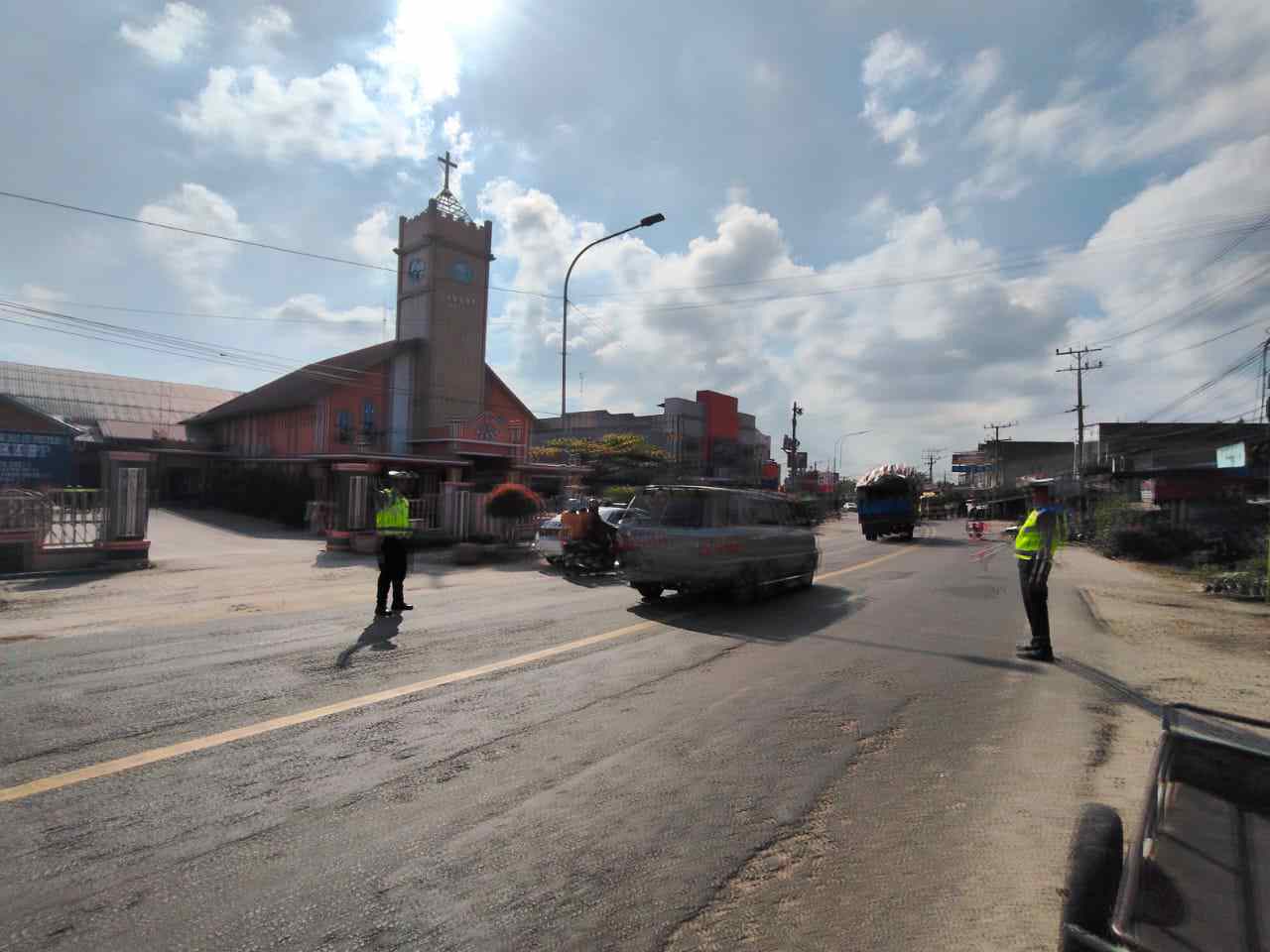 Sat Lantas Polres Batu Bara Tingkatkan Patroli dan Pengamanan Gereja di Hari Minggu