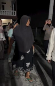 Polri hadir di tengah masyarakat saat musibah Banjir Karawang melanda.