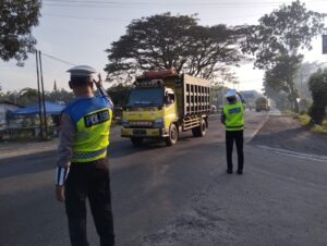 Sat Lantas Polres Batu Bara Hadir di Sei Bejangkar, Gatur Pagi untuk Kelancaran Aktivitas Masyarakat