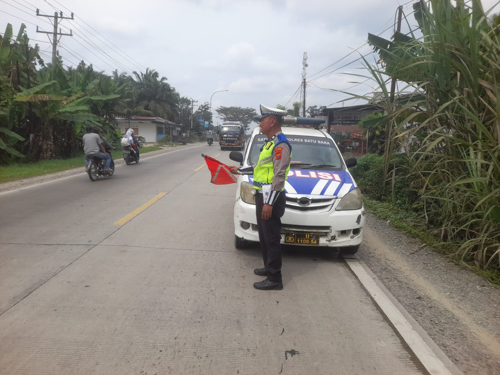 Sat Lantas Polres Batu Bara Gencar Patroli dan Kibas Bendera di Jalinsum Sei Bejangkar