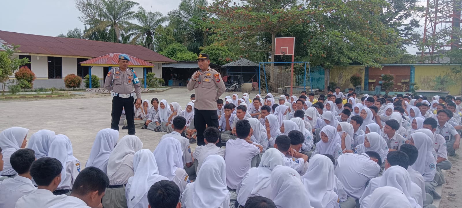Polsek Medang Deras Gencar Sosialisasi Bahaya Narkoba, Tawuran, dan Bullying di SMK Karya Bakti