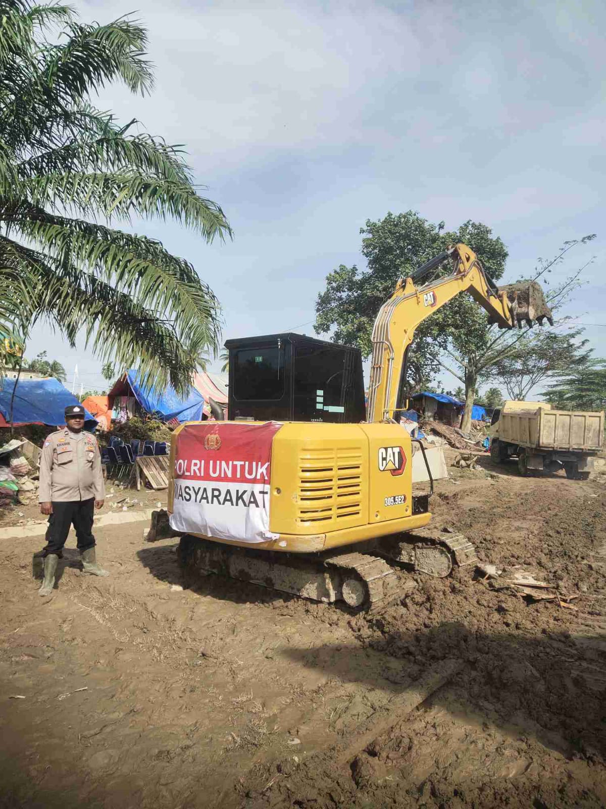 ‎Polri Kerahkan Alat Berat untuk Percepat Pemulihan Pascabencana di Sumatra