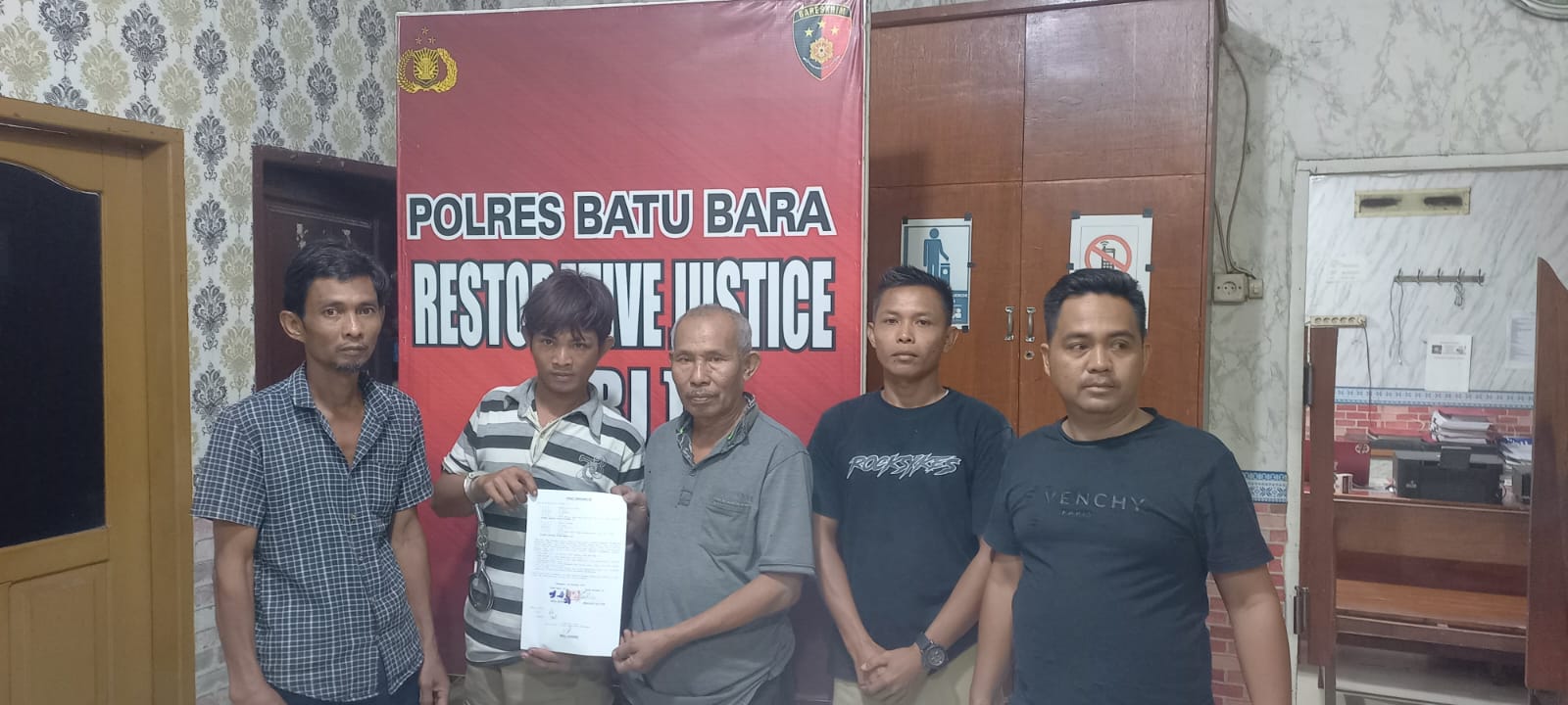 Polsek Indrapura Selesaikan Kasus Pencurian Becak Bermotor dengan Restorative Justice, Pelaku dan Korban Bersepakat Damai