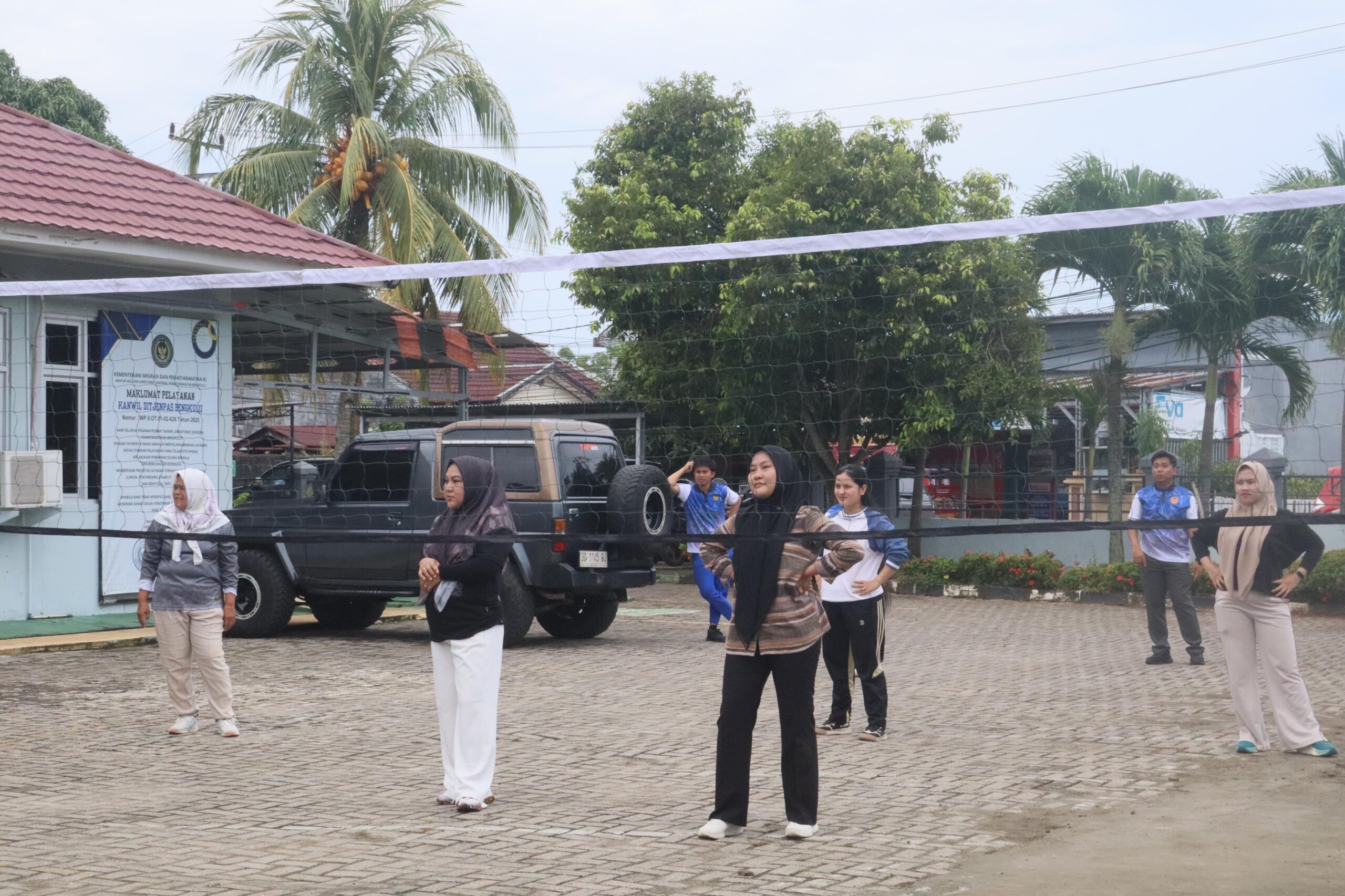 Kanwil Ditjenpas Bengkulu Gelar Olahraga Rutin, Perkuat Kebersamaan dan Jaga Kesehatan Pegawai