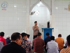 Kapolsek Indrapura Sambangi Masjid Taqwa, Jalin Silaturahmi dan Sampaikan Pesan Kamtibmas