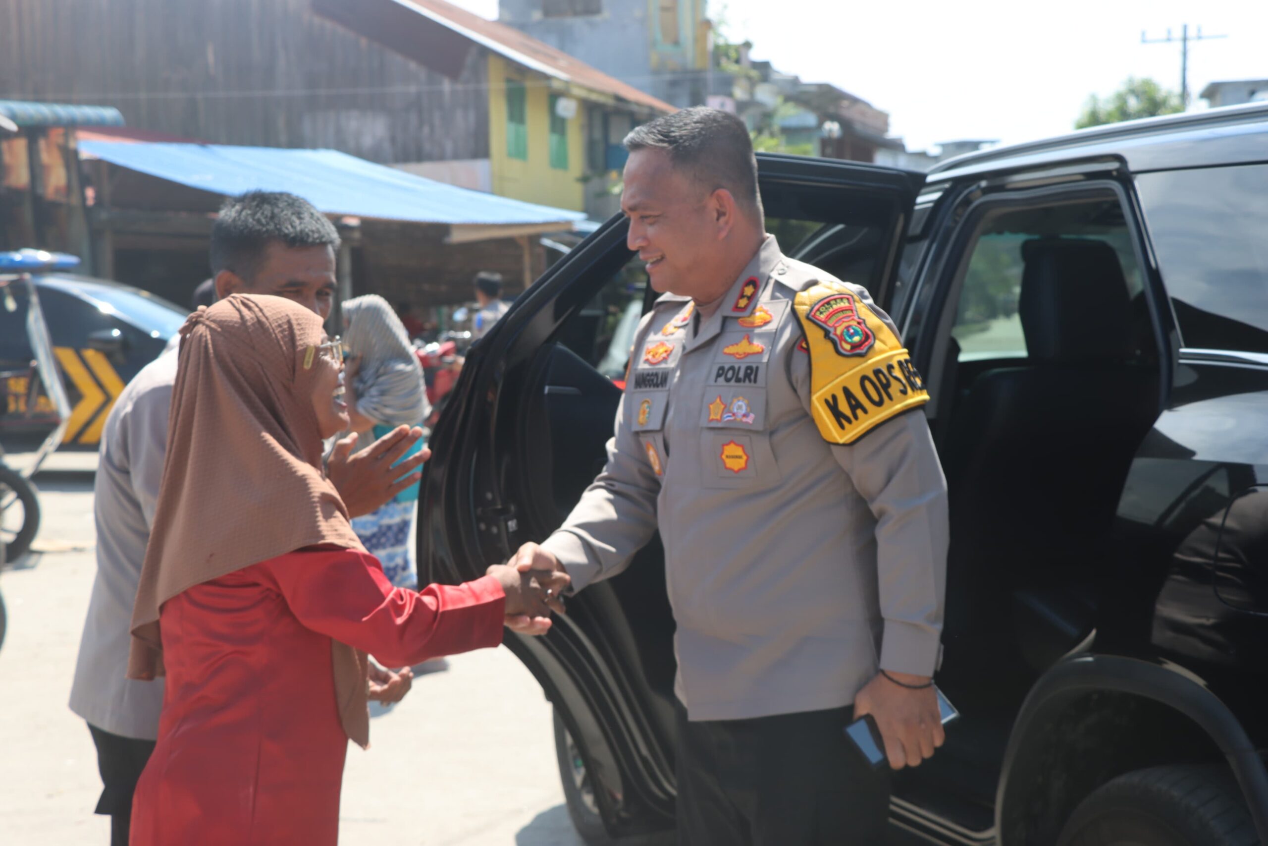 Kapolres Batu Bara Ajak Masyarakat Medang Deras Berantas Narkoba Sekaligus Berbagi Berkah Melalui Sambang dan Bantuan Makan Siang