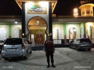 Polsek Indrapura Gelar Pengamanan Intensif Sholat Tarawih, Jaga Kekhusyukan Ibadah di Bulan Ramadhan