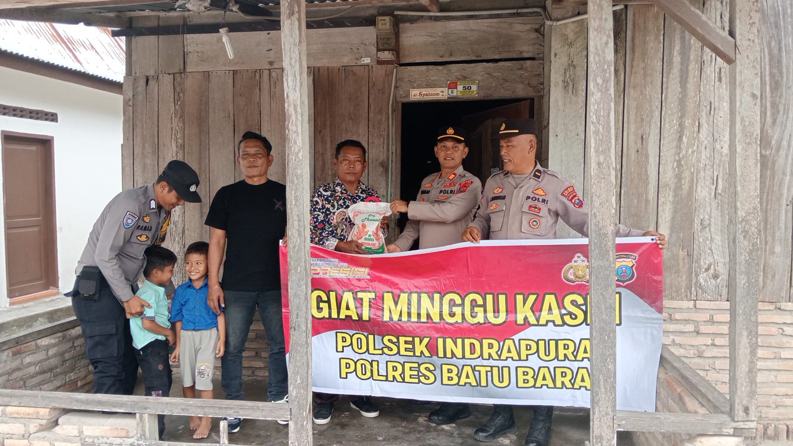 Polsek Air Putih Gelar Minggu Kasih, Bagikan Sembako Kepada Masyarakat Kurang Mampu di Desa Pematang Jering