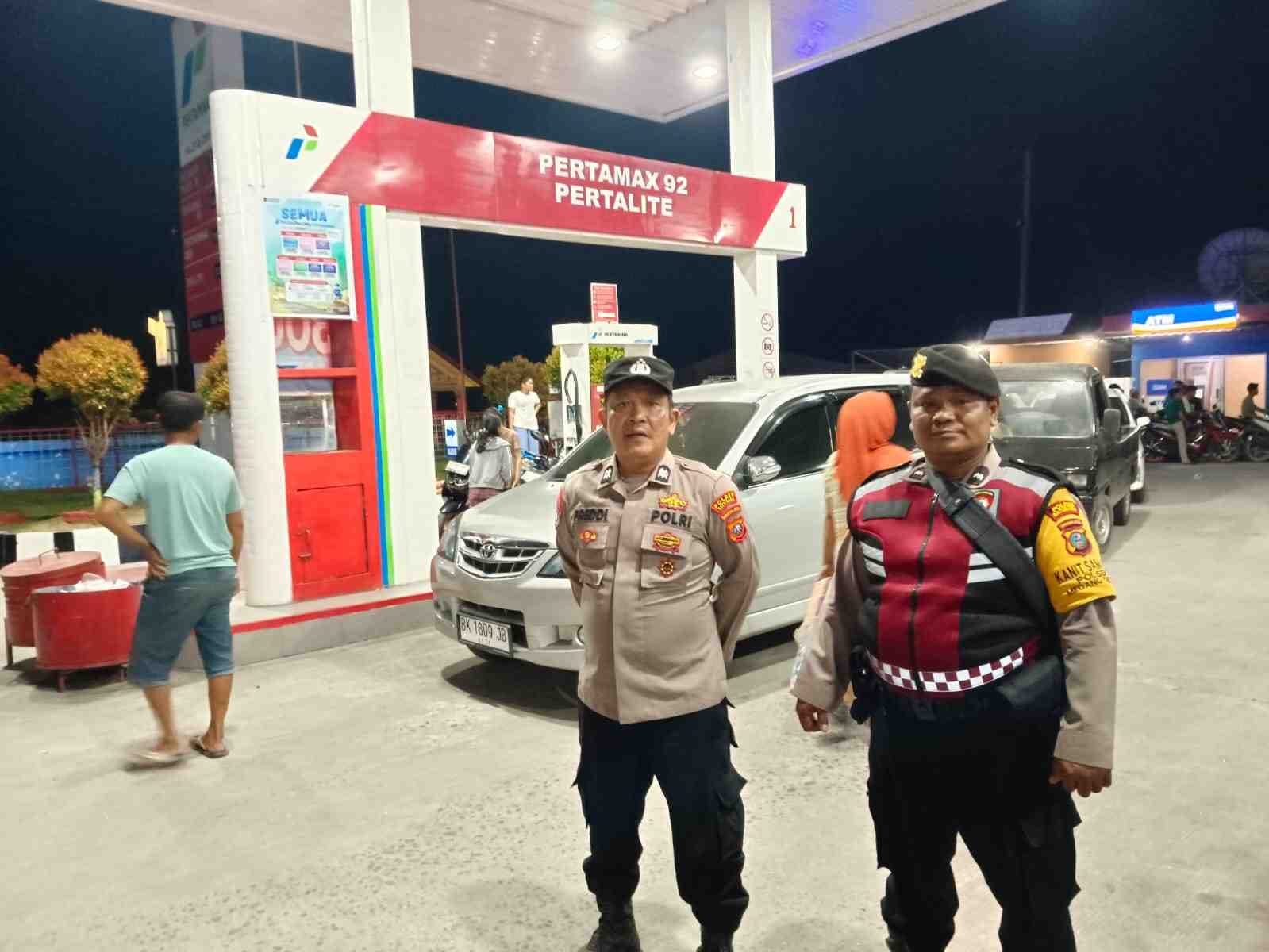 Sat Samapta Polres Batu Bara Laksanakan Patroli Rutin Roda-4 Malam Hari – Cek Persedian BBM di Lima SPBU, Kamtibmas Aman Kondusif