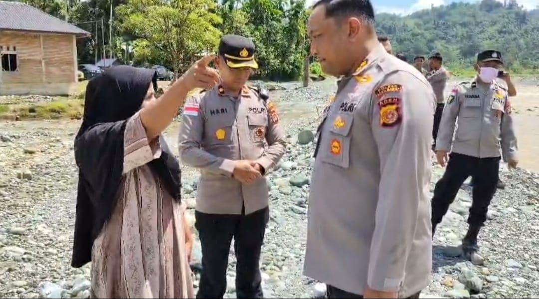 *Polres Aceh Barat Tinjau Jembatan Darurat Sikundo, Dorong Percepatan Pembangunan Akses Permanen untuk Masyarakat*
