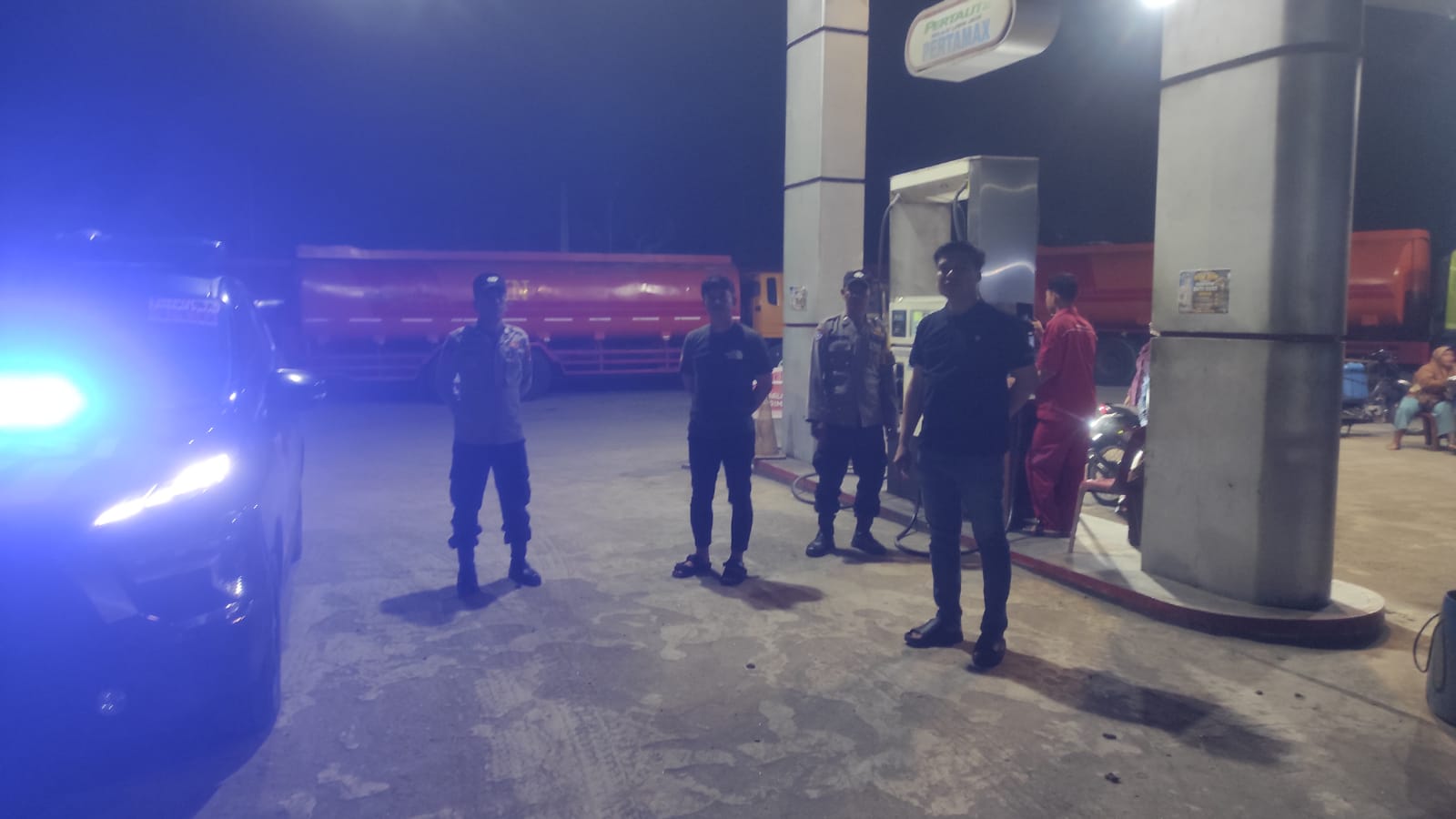 Polsek Lima Puluh Lakukan Patroli Mobile – Antisipasi Antrian SPBU dan Cegah Pembelian BBM dalam Jerigen