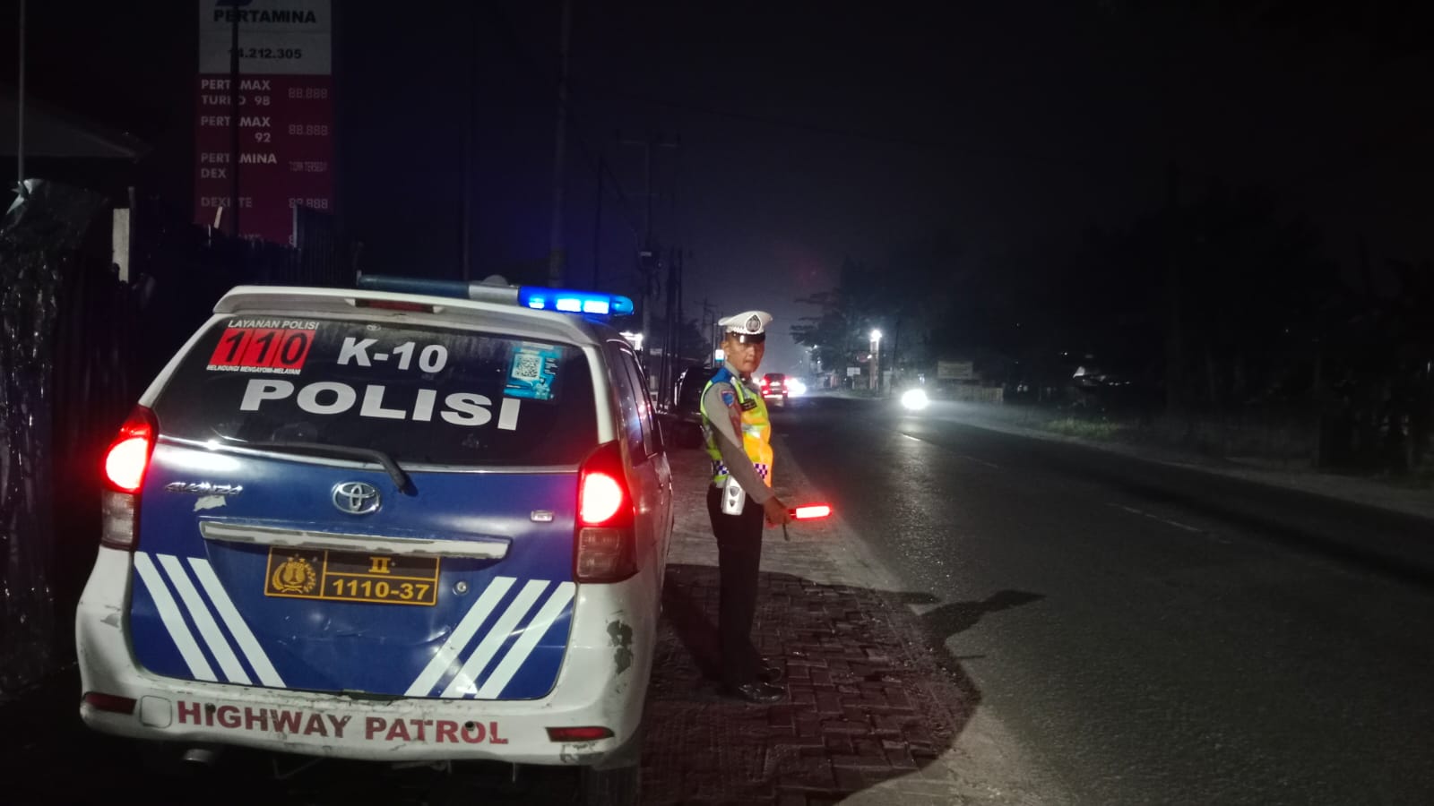 Satlantas Polres Batu Bara Lakukan Patroli Blue Light di Jalinsum Pos Lantas Indrapura – Kegiatan Aman Lancar