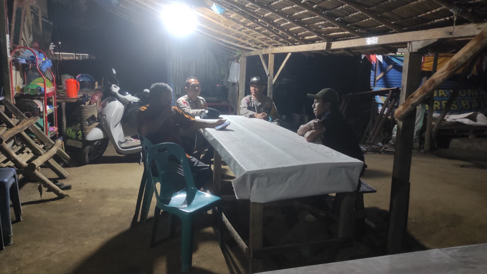 Polsek Lima Puluh Lakukan Patroli Mobile di Area Kelompok Tani Desa Simpang Gambus