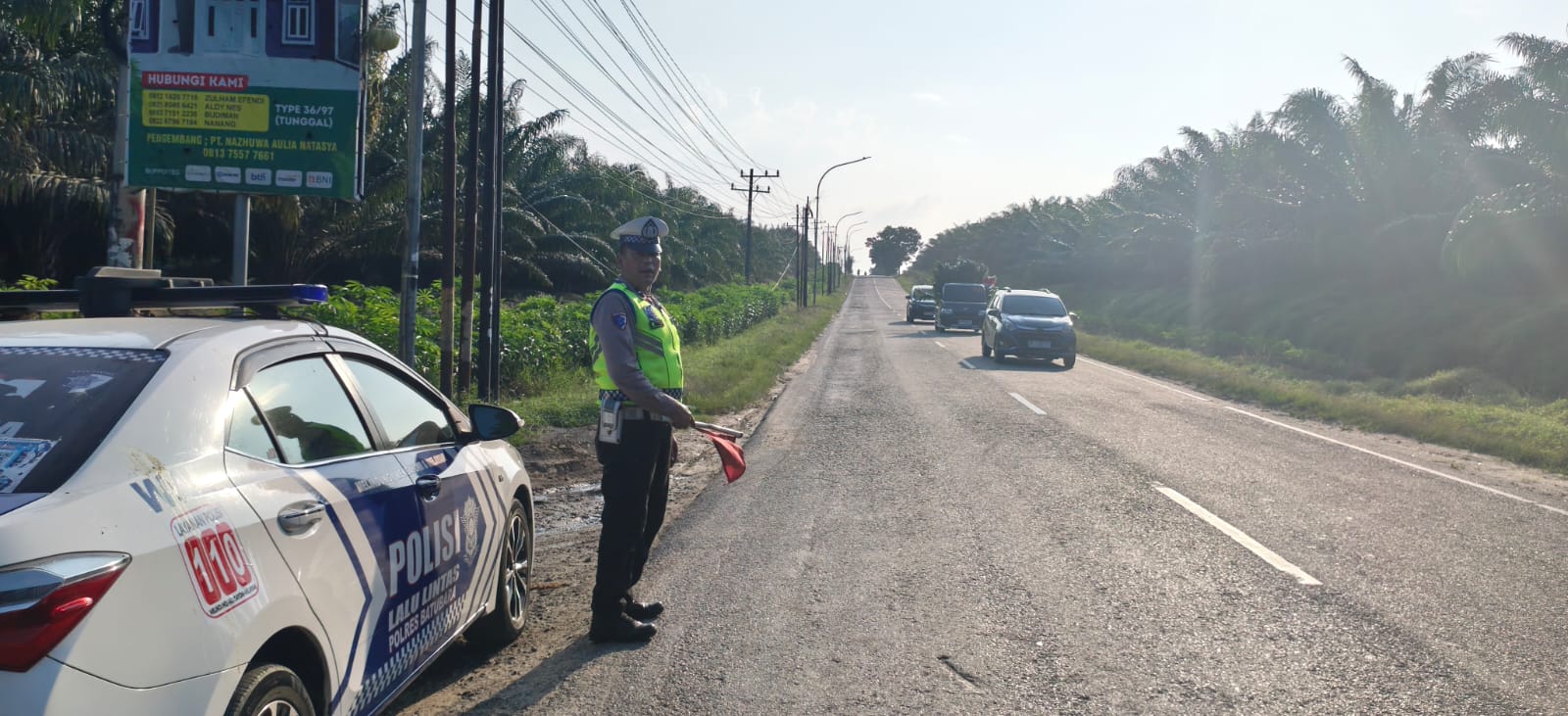 Sat Lantas Polres Batu Bara Patroli Jalinsum Lima Puluh dan Kibas Bendera Merah di Titik Rawan Kecelakaan