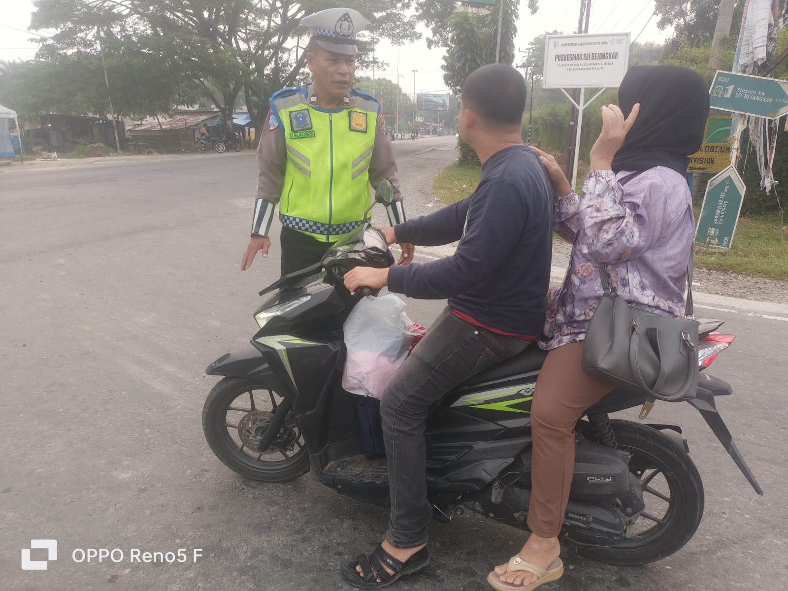 Sat Lantas Polres Batu Bara Laksanakan Pengaturan Lalu Lintas Pagi Di Jalinsum Depan Pos Lantas Sei Bejangkar