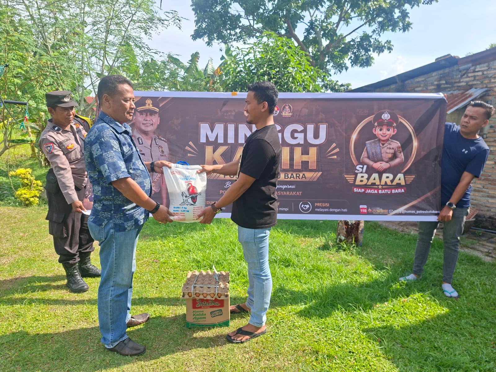 Kapolsek Talawi Laksanakan Minggu Kasih, Beri Bantuan Sembako Kepada Kaum Dhuafa