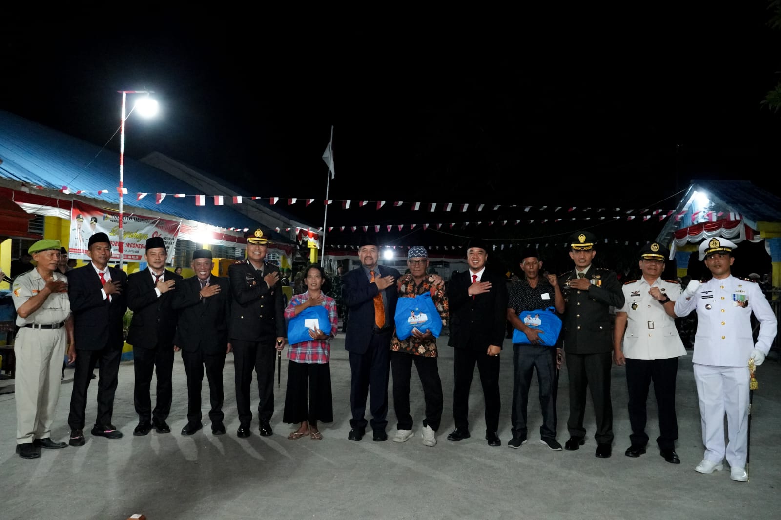Bupati Batu Bara Hadiri Upacara Malam Taptu dan Pimpin Ziarah ke Makam Pejuang*