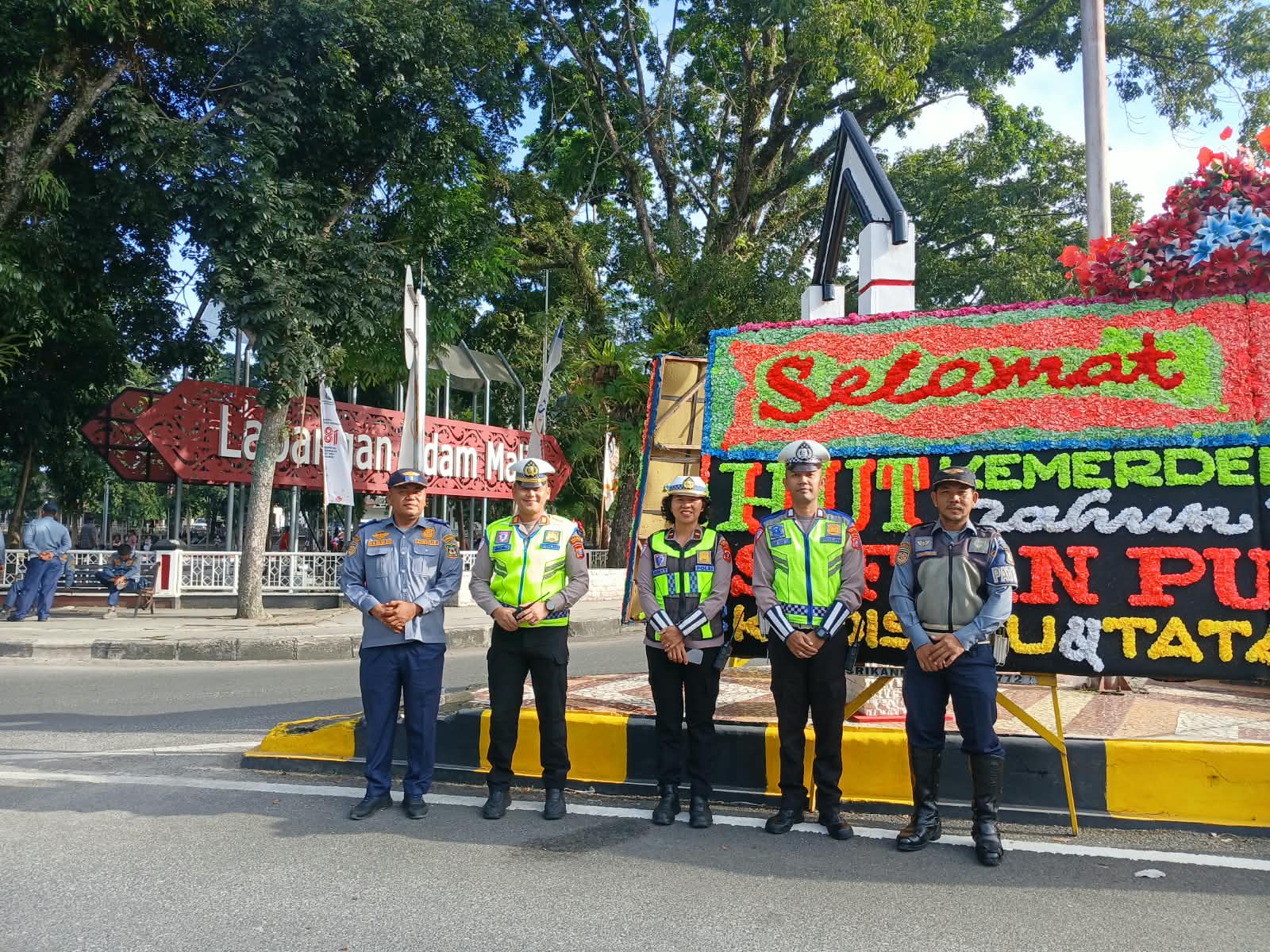 Sat Lantas Polres Pematangsiantar Amankan Lalu Lintas Sekitar Lapangan H. Adam Malik Saat Peringatan HUT RI Ke-81