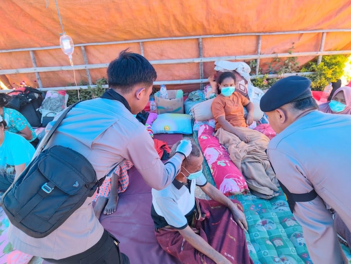 Di Tengah Perayaan Kemerdekaan, Korbrimob Polri Hadir untuk Masyarakat NTT Terdampak Bencana