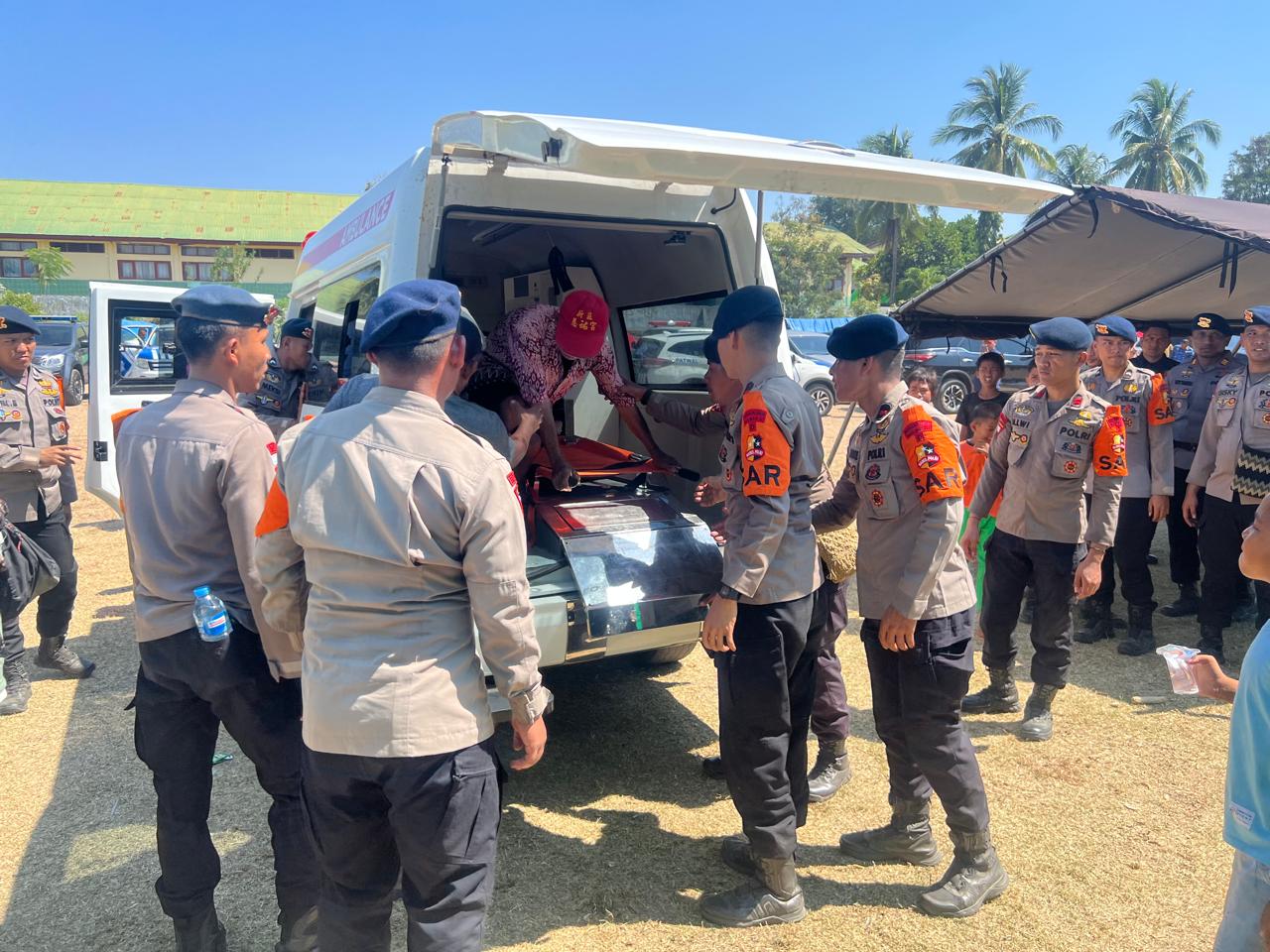 Korbrimob Perkuat Penanganan Pascagempa di NTT, Dirikan Posko dan Layani Warga Terdampak*