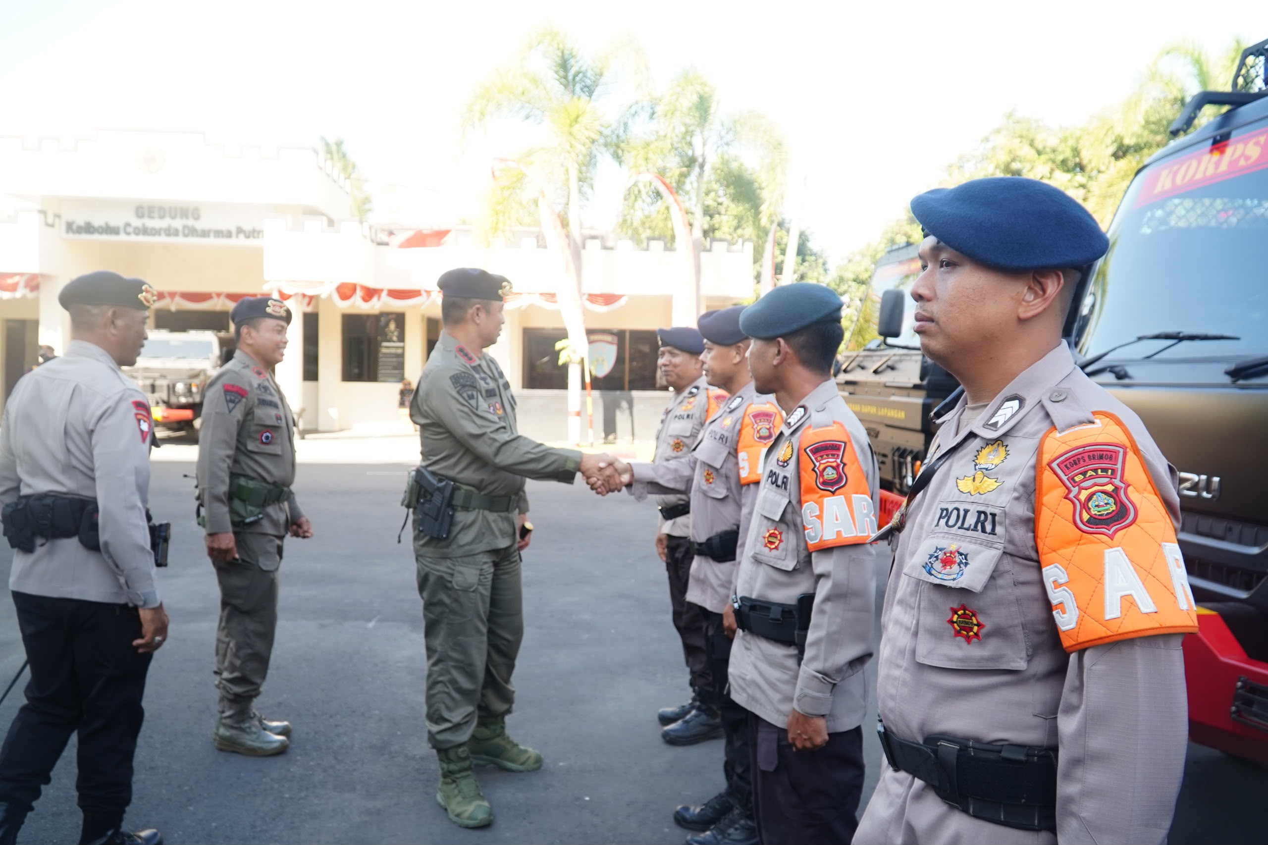 PERSONEL SATBRIMOB POLDA BALI MELAKSANAKAN APEL KEBERANGKATAN DALAM RANGKA BKO POLDA NTT*