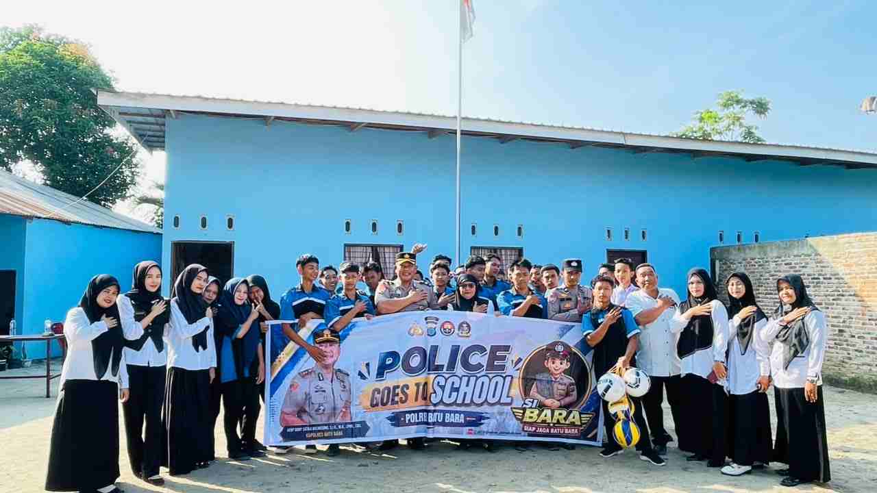 Kabag Ops Polres Batu Bara Laksanakan Police Go To School di SMK Al-Furqon Datuk Tanah Datar