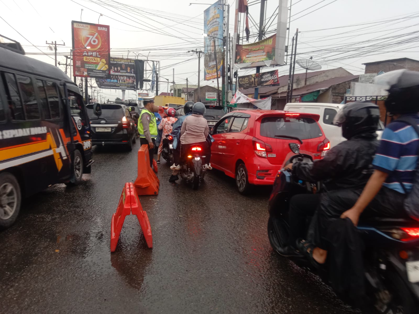 Amankan Jam Pulang Kerja, Sat Lantas Pematangsiantar Atur Lalin di Pusat Pasar Horas
