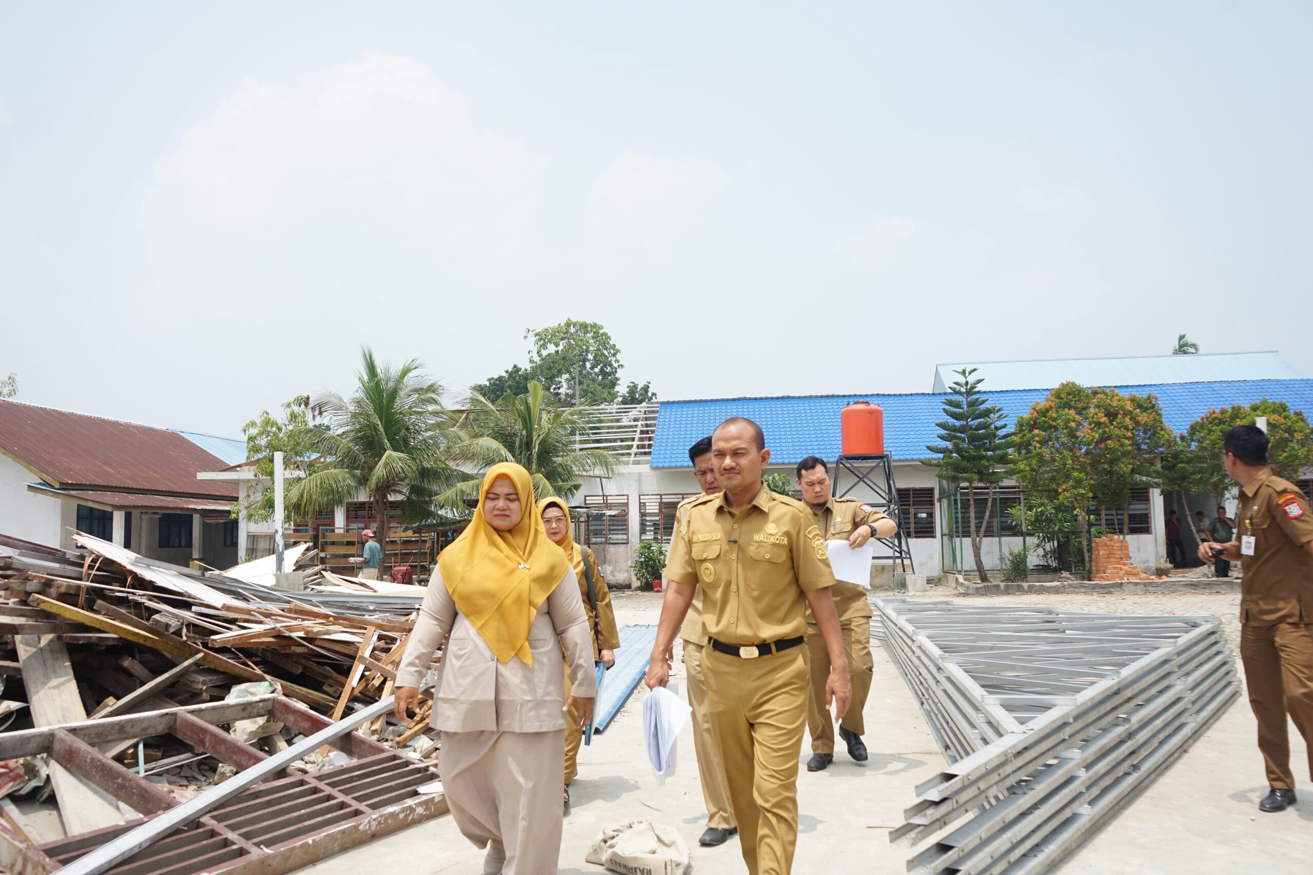 Wali Kota Tanjungbalai Tinjau Revitalisasi SMP Negeri 6, Pastikan Pembangunan Berjalan Sesuai Perencanaan